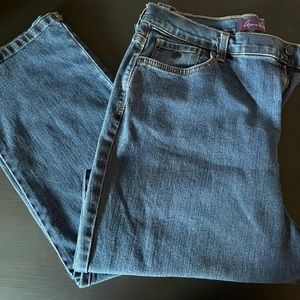 Women’s size 16 Gloria Vanderbilt jeans NWOT